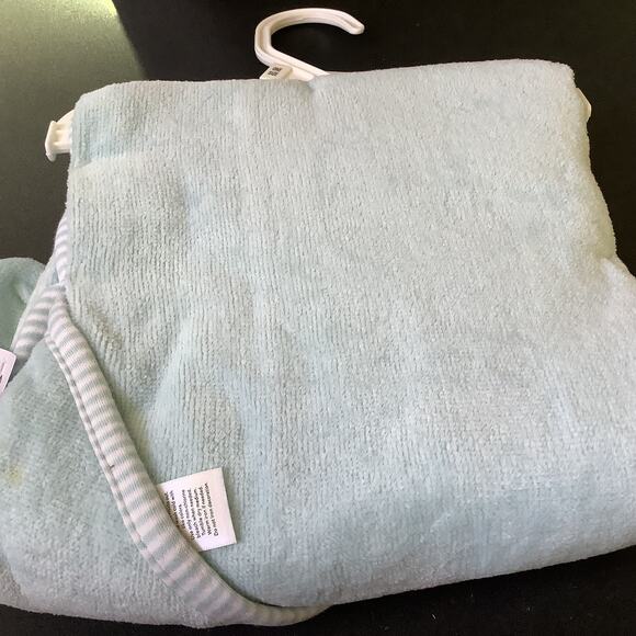 Carter's Little Baby Basics Bear Hooded Towel - 30"x30" - NWT - - Picture 4 of 5